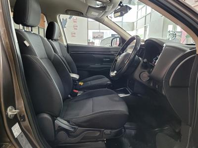 2021 Mitsubishi Outlander - Thumbnail