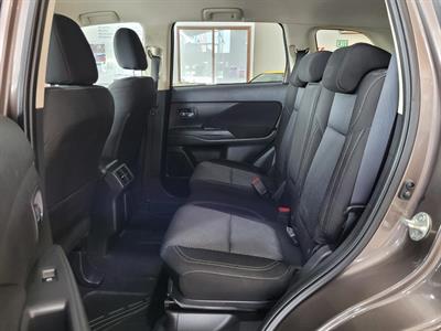 2021 Mitsubishi Outlander - Thumbnail