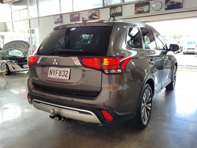 2021 Mitsubishi Outlander - Thumbnail