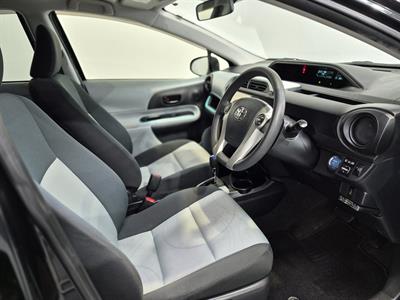 2012 Toyota Aqua - Thumbnail