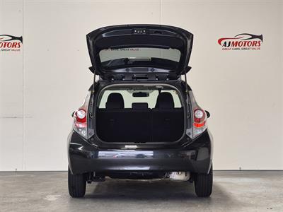 2012 Toyota Aqua - Thumbnail