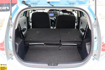 2013 Toyota Aqua - Thumbnail