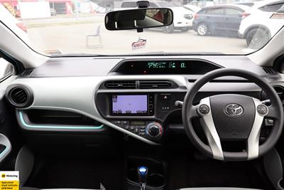 2013 Toyota Aqua - Thumbnail