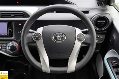 2013 Toyota Aqua - Thumbnail