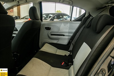 2012 Toyota Aqua - Thumbnail