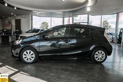 2012 Toyota Aqua - Thumbnail