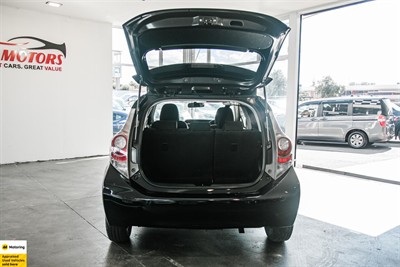 2012 Toyota Aqua - Thumbnail