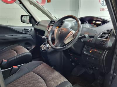 2014 Nissan Serena - Thumbnail