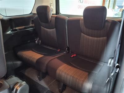2014 Nissan Serena - Thumbnail