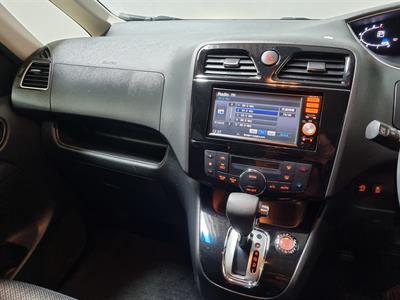 2014 Nissan Serena - Thumbnail