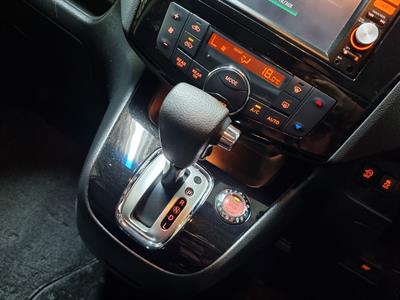 2014 Nissan Serena - Thumbnail