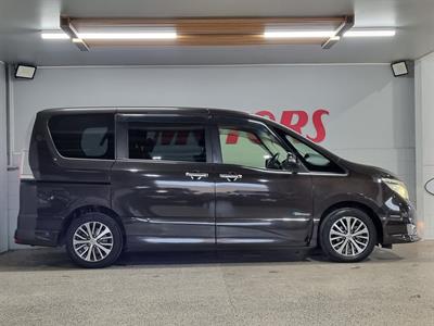 2014 Nissan Serena - Thumbnail