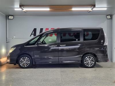 2014 Nissan Serena - Thumbnail