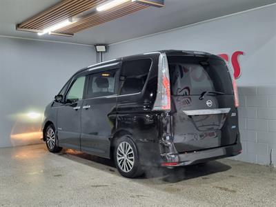2014 Nissan Serena - Thumbnail