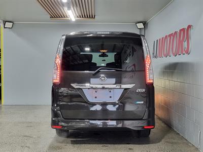 2014 Nissan Serena - Thumbnail