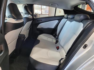 2017 Toyota Prius - Thumbnail