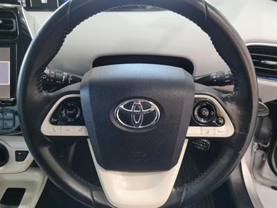2017 Toyota Prius - Thumbnail