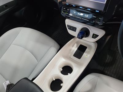 2017 Toyota Prius - Thumbnail