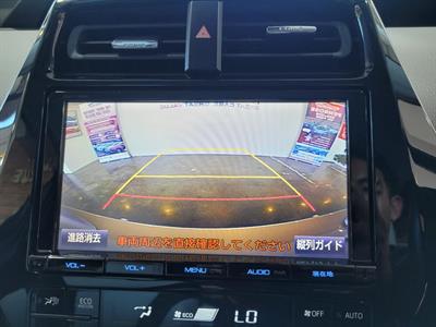 2017 Toyota Prius - Thumbnail