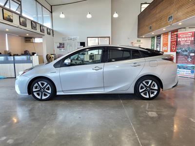 2017 Toyota Prius - Thumbnail