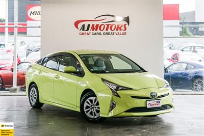 2016 Toyota Prius - Thumbnail