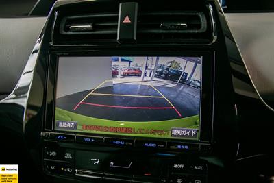 2016 Toyota Prius - Thumbnail