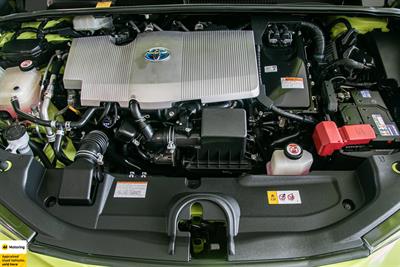 2016 Toyota Prius - Thumbnail