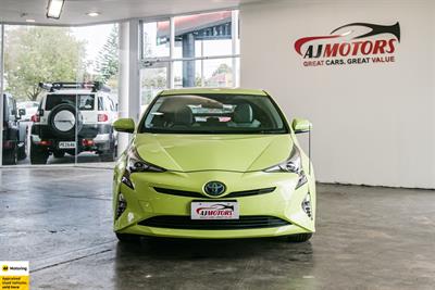 2016 Toyota Prius - Thumbnail