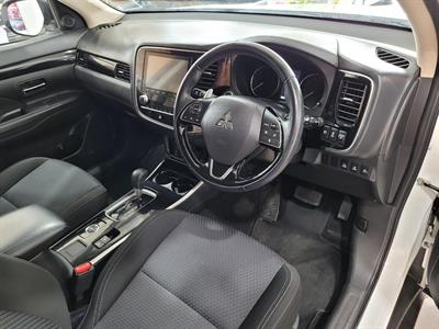 2021 Mitsubishi Outlander - Thumbnail