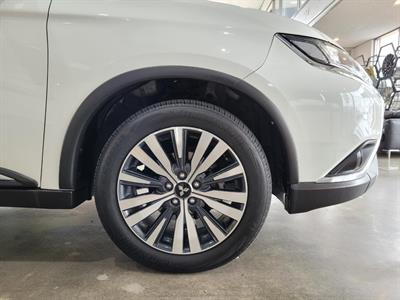 2021 Mitsubishi Outlander - Thumbnail