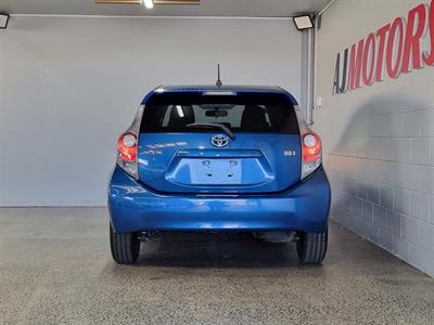 2014 Toyota Aqua - Thumbnail