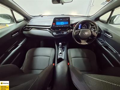 2017 Toyota C-HR - Thumbnail