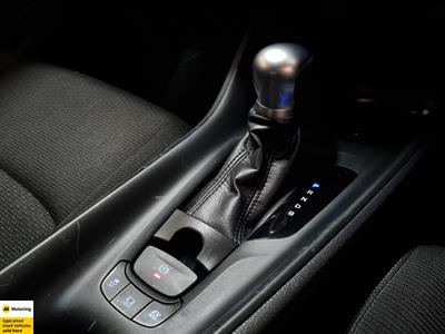 2017 Toyota C-HR - Thumbnail