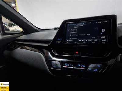 2017 Toyota C-HR - Thumbnail