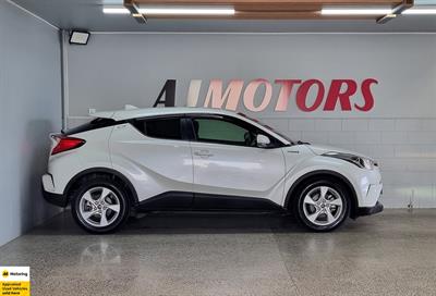 2017 Toyota C-HR - Thumbnail