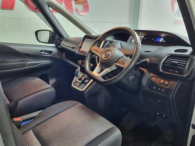 2018 Nissan Serena - Thumbnail