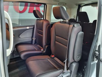 2018 Nissan Serena - Thumbnail