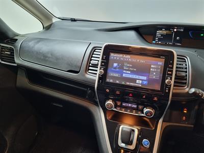 2018 Nissan Serena - Thumbnail