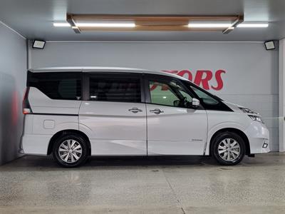 2018 Nissan Serena - Thumbnail