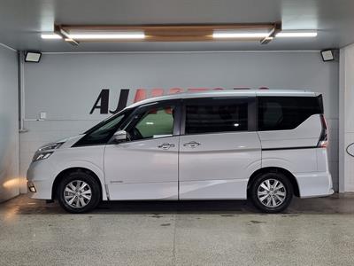 2018 Nissan Serena - Thumbnail