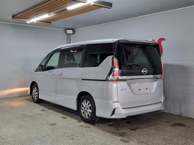 2018 Nissan Serena - Thumbnail