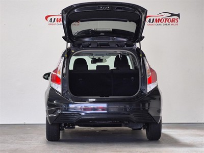 2017 Toyota Aqua - Thumbnail