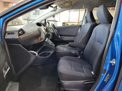 2016 Toyota Sienta - Thumbnail