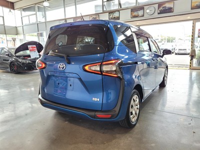 2016 Toyota Sienta - Thumbnail