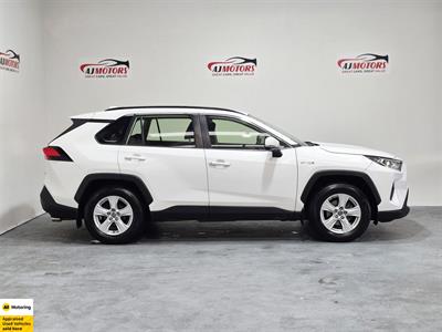 2019 Toyota RAV4 - Thumbnail