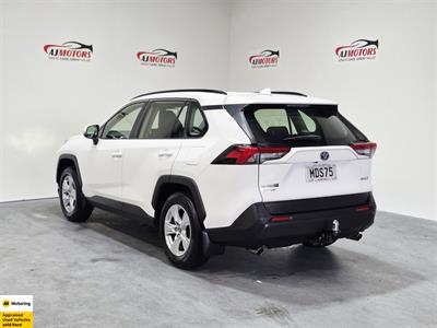 2019 Toyota RAV4 - Thumbnail