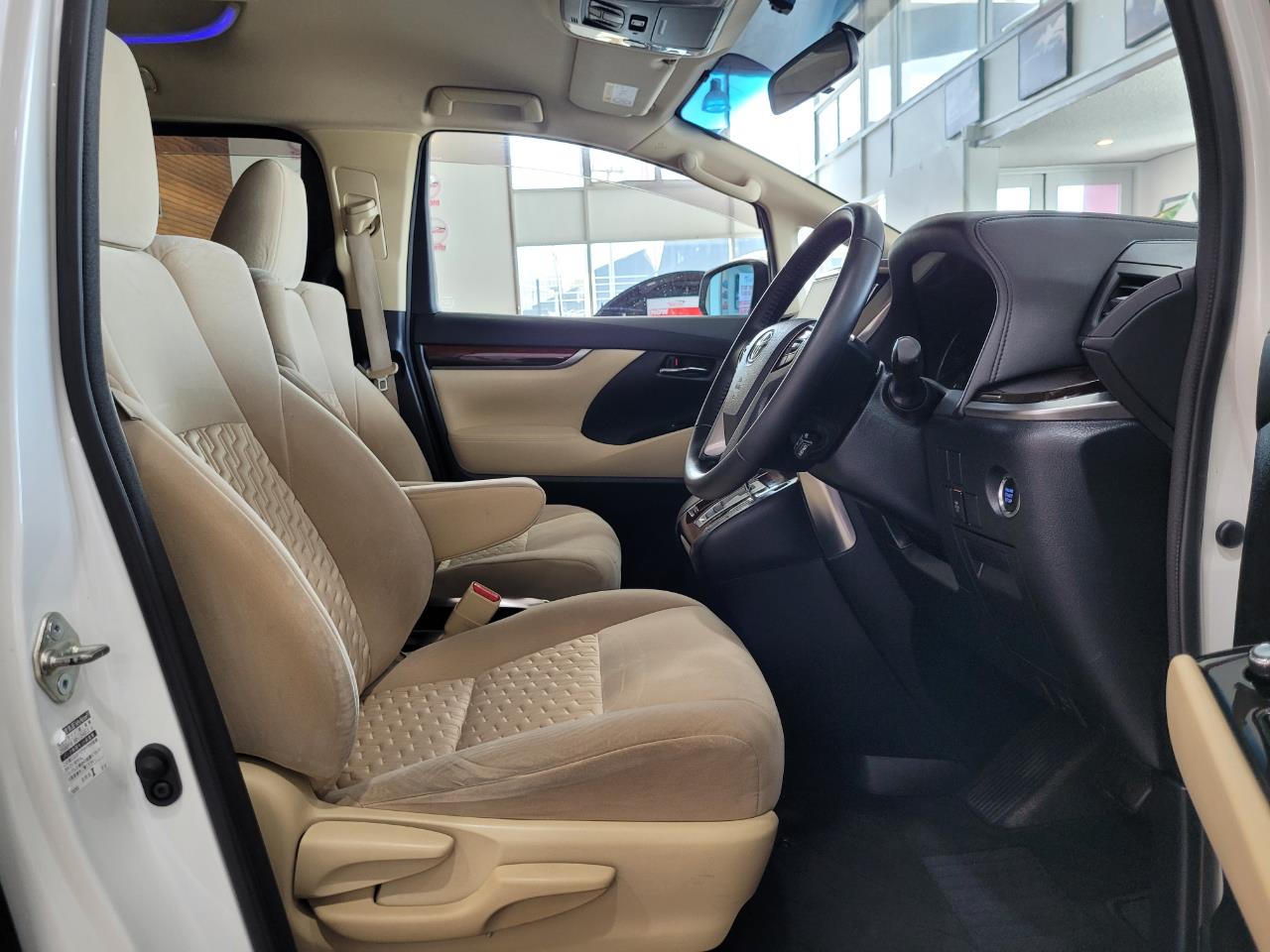 2016 Toyota Alphard