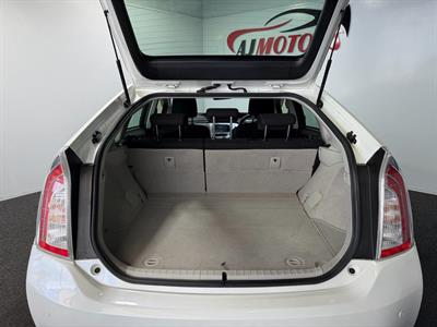 2014 Toyota Prius - Thumbnail