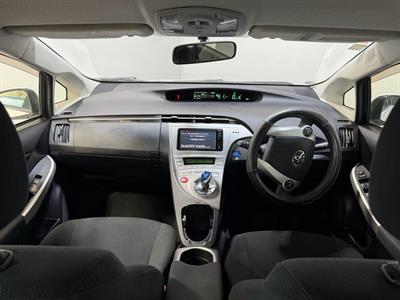 2014 Toyota Prius - Thumbnail