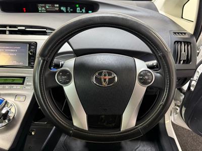 2014 Toyota Prius - Thumbnail